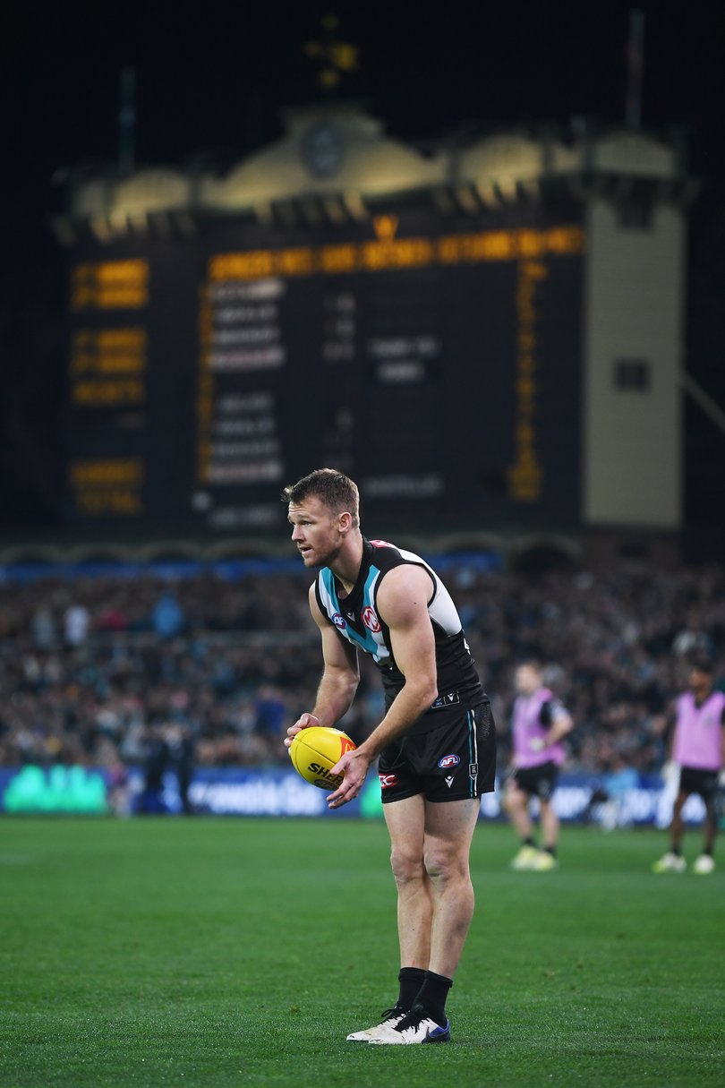 Ruck-forward kicking at goal
